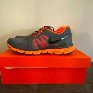 NEW Men’s Nike Dual Fusion ST 2 running shoes, size 11.5, dark gray/orange